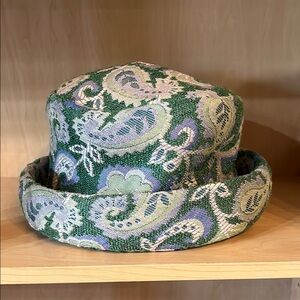 Vintage green paisley cloche hat size small